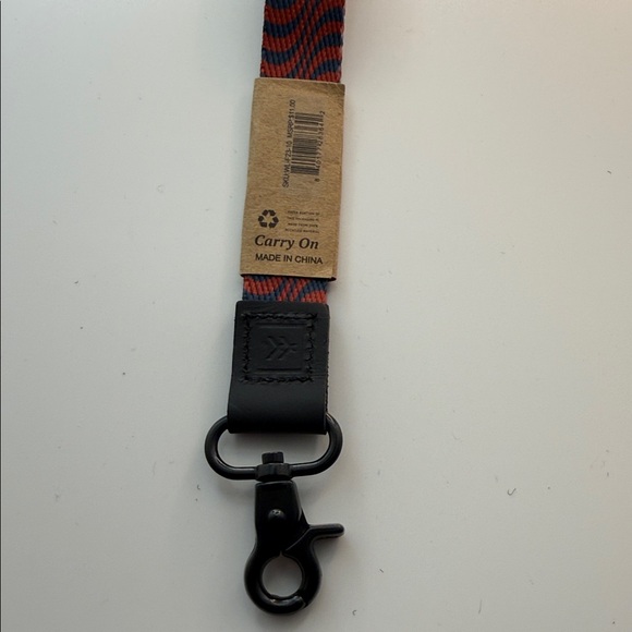 Thread Red and Black Keychain - Picture 5 of 6